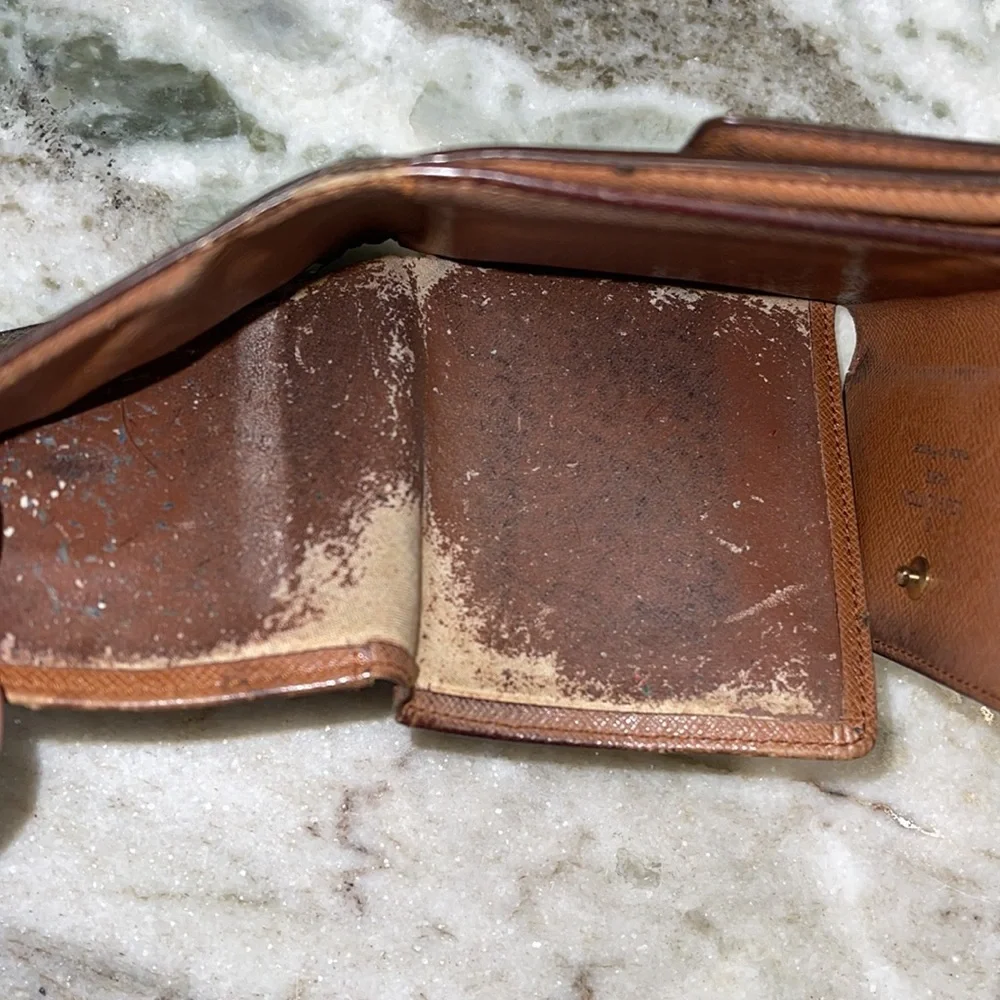 Louis Vuitton Men's Monogram Elise Wallet